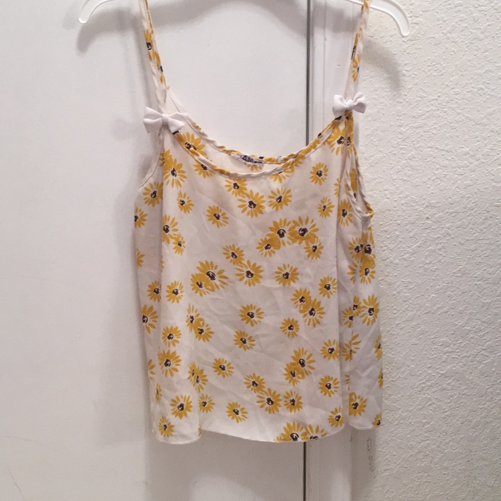 White daisy tank top